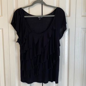 AB Stdio black L tee shirt with front ruffles